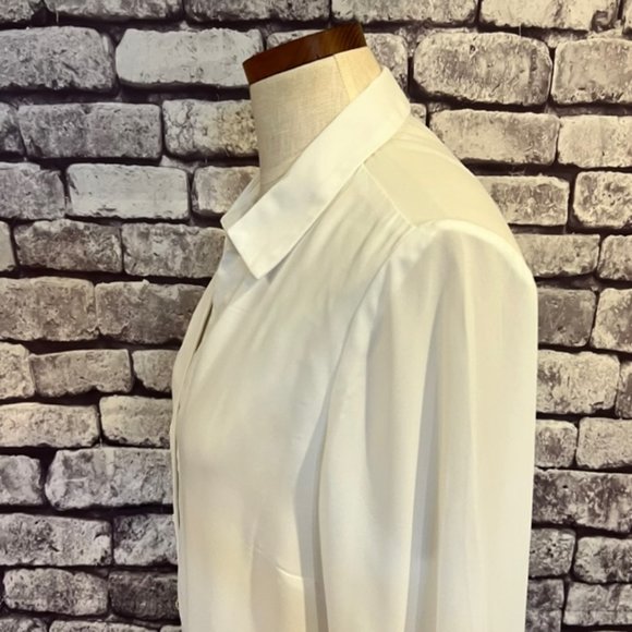 Roz & Ali White Button Down V-Neck Blouse Size Large - Picture 4 of 8